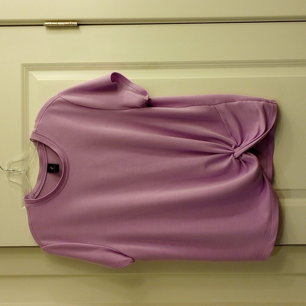 Lavender knotted front work out t-shirt